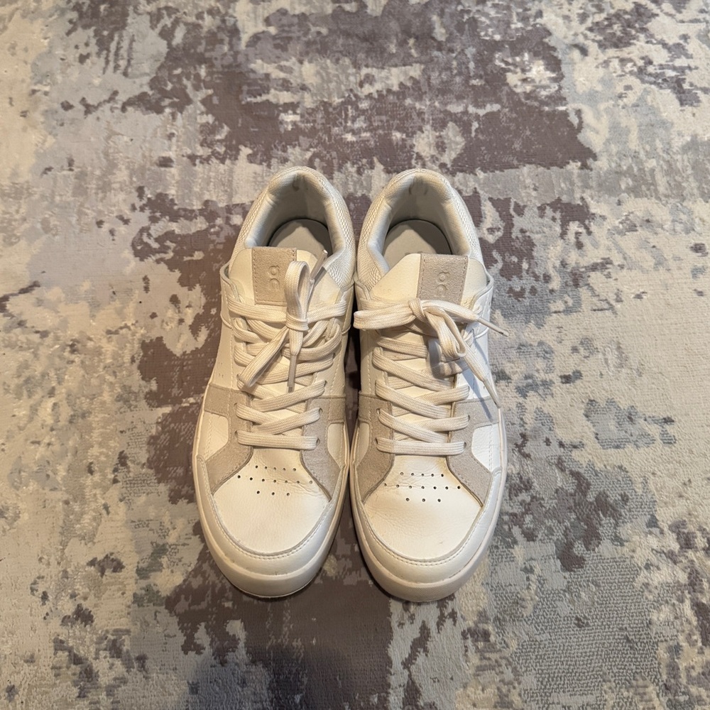 On Cloud Women’s THE ROGER Clubhouse Size 9.5 - Picture 2 of 5